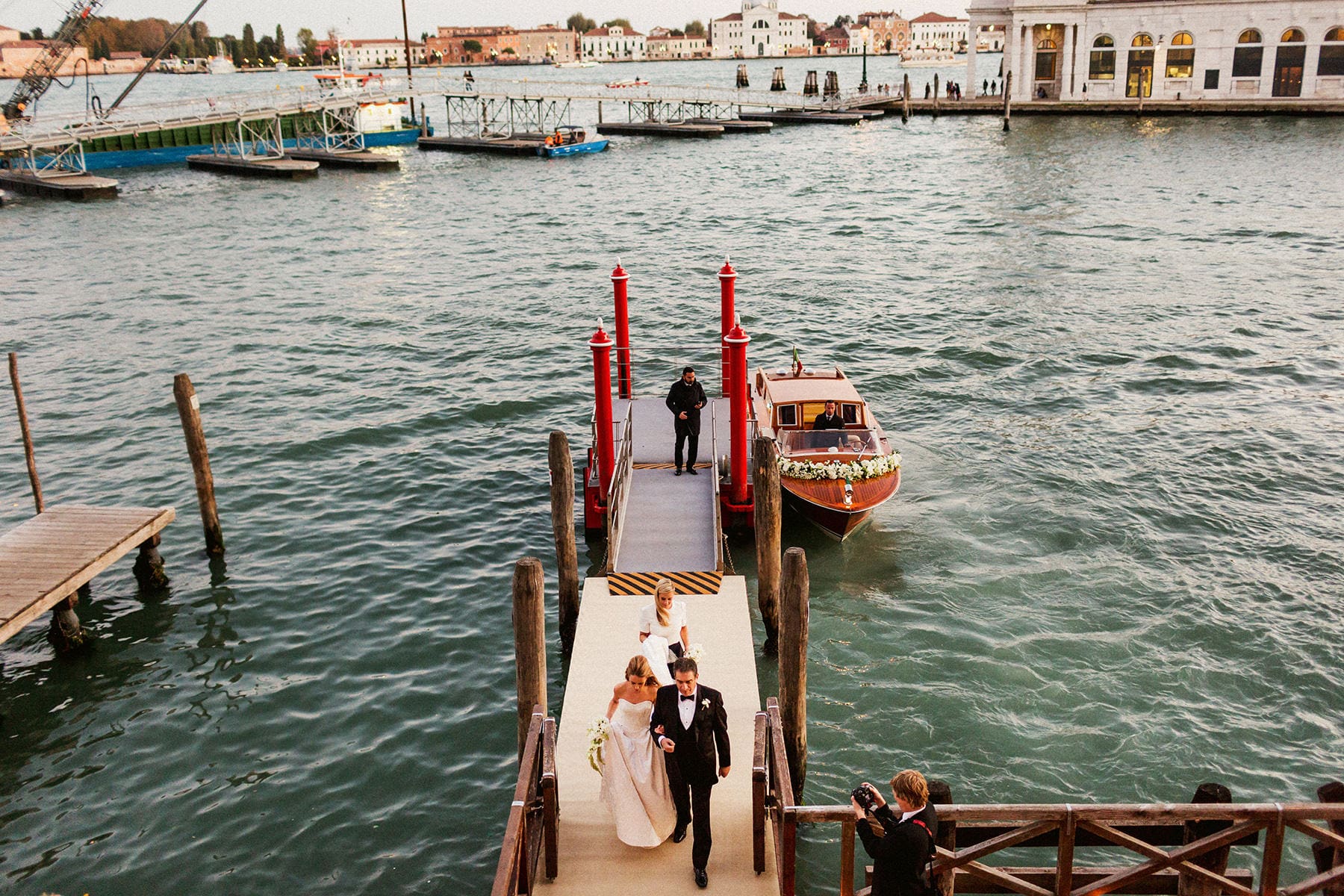 Bride arrives via boat to her Venice wedding
